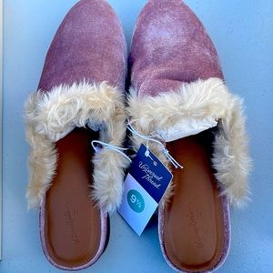 BIBIANA
FUR LINED MULE FLATS IN COLOR BLUSH